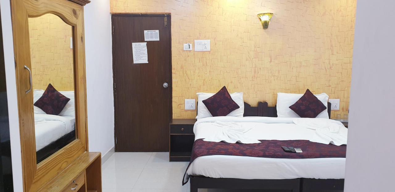 Veronica Resort By The Beach Calangute Exterior photo