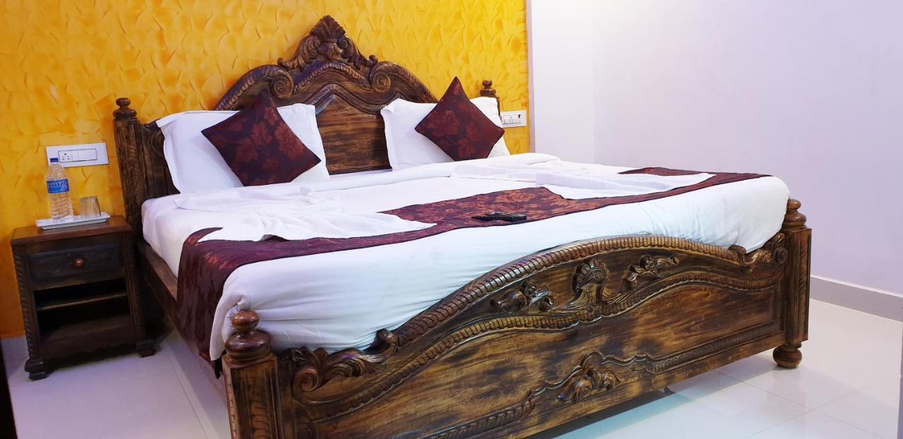 Veronica Resort By The Beach Calangute Exterior photo